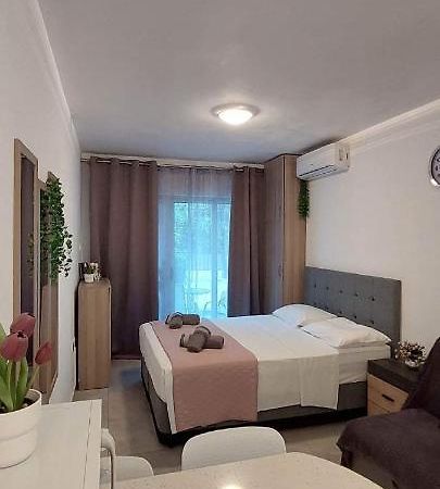 Stay With Oleg C17 Paralimni Luaran gambar